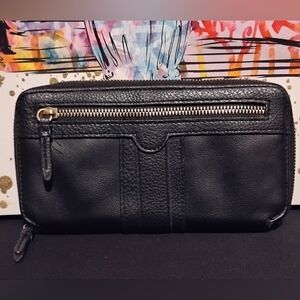 Black Leather Wallet With Lots Of Different Pockets And Card Holder Slots